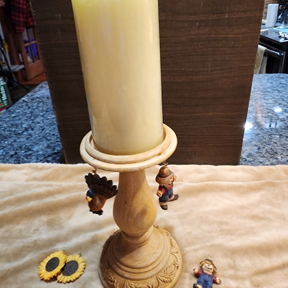 Wood candlestick w 24 pcs only - Picture 2 of 16